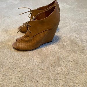 Mark & Maddux Rashida in Camel Peep Toe Wedge Bootie Size 10